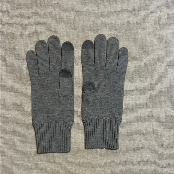 Lululemon Athletica Gray Winter Gloves - Picture 2 of 2